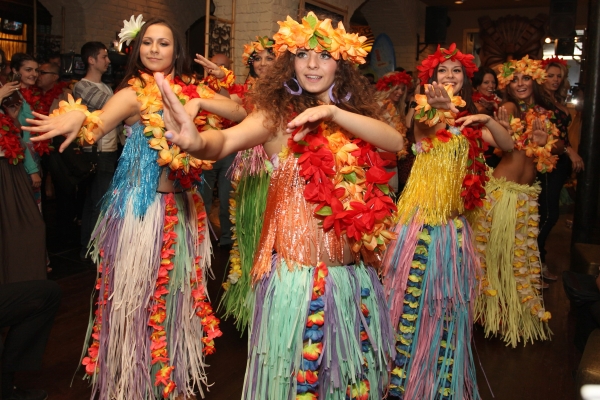 Как подобрать одежду для Гавайской вечеринки